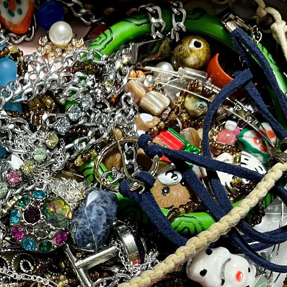 VTG - Now Repurpose Jewelry Rhinestone Beads Charms Harvest Materials Box 1#12.6
